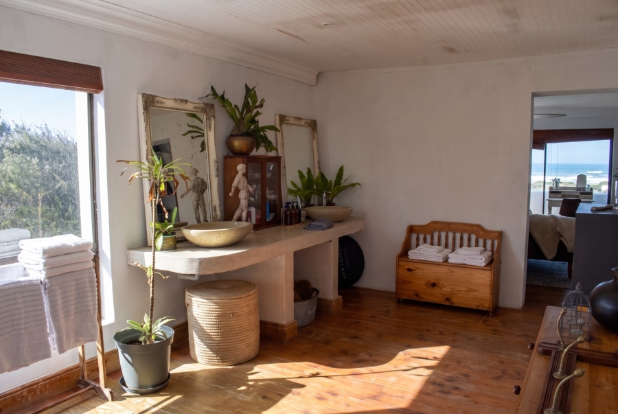 4 Bedroom Property for Sale in Struisbaai Western Cape
